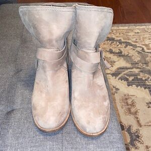 UGG, size 9.5, tan
